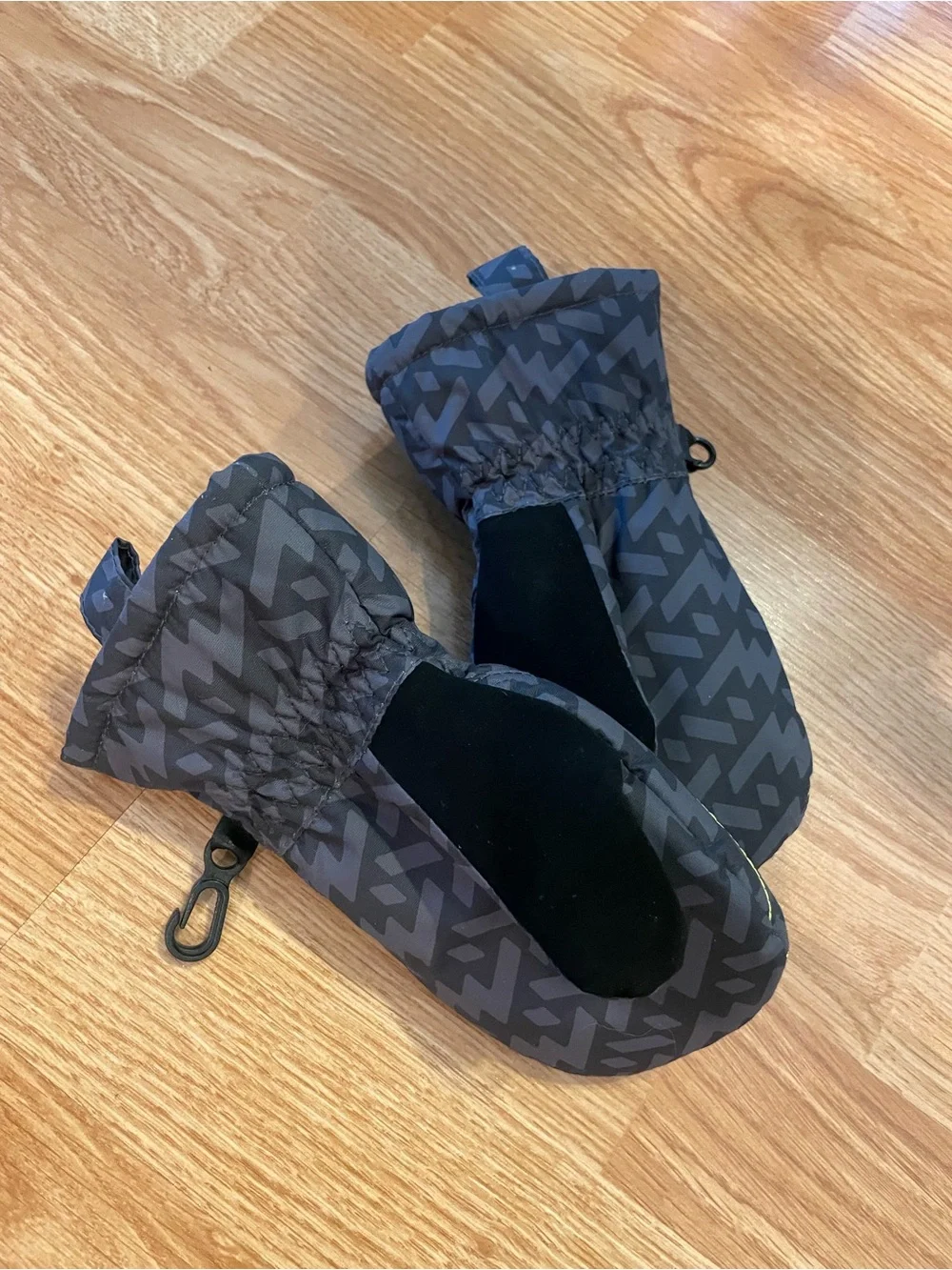 Columbia Kids Black and Gray Patterned Mittens